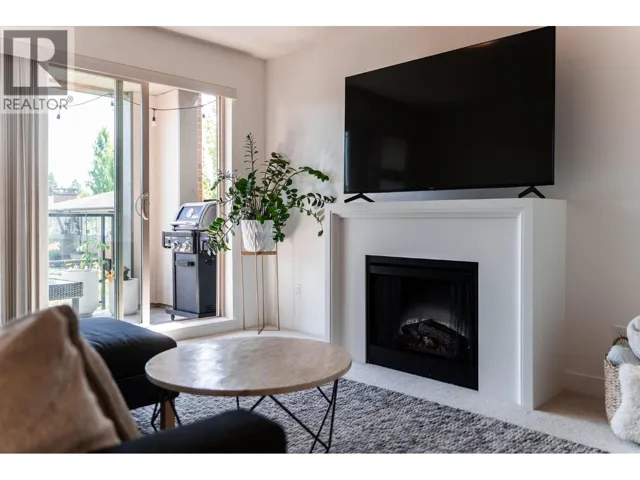 213 738 E 29TH AVENUE, Vancouver, British Columbia V5V0B6