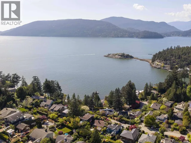 6248 WELLINGTON AVENUE, West Vancouver, British Columbia V7W2H4