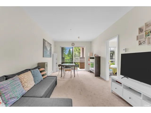 329 6628 120 STREET, Surrey, British Columbia V3W1T7
