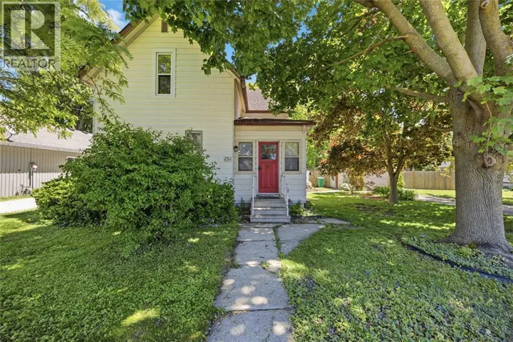 454 MAUDE STREET, Petrolia, Ontario N0N1R0