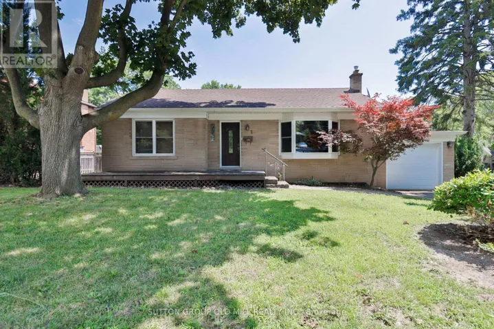 1 PENHALE DRIVE, Toronto (Humber Heights), Ontario M9P2X3
