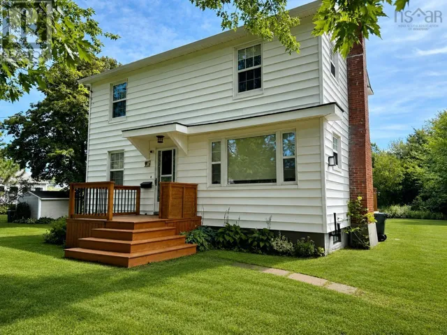 5 Elmwood Drive, Amherst, Nova Scotia B4H2G5