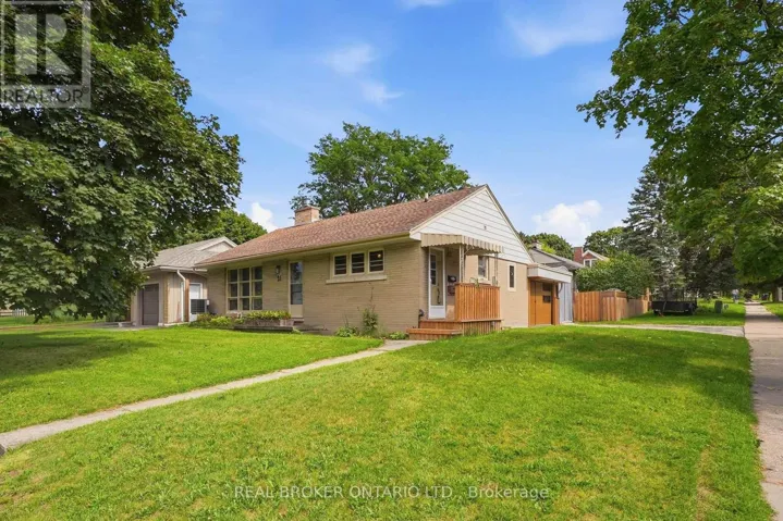 21 OAKWOOD AVENUE, Kitchener, Ontario N2H6G8