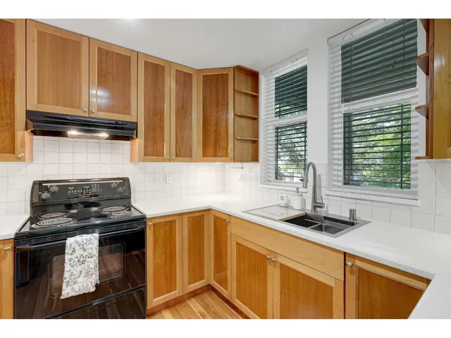 211 15350 16A AVENUE, Surrey, British Columbia V4A1S9
