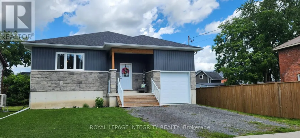 6 UNION STREET, Lansdowne Village, Ontario K0E1L0