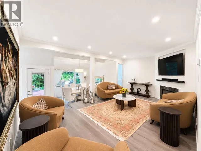 1741 RUFUS DRIVE, North Vancouver, British Columbia V7J3L8