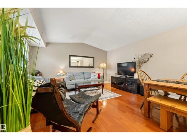 618 WILLOW CT NW, Edmonton, Alberta T5T2K7