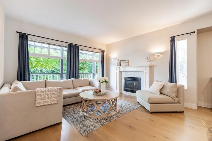 21215 43 AVENUE, Langley, British Columbia V3A7R9
