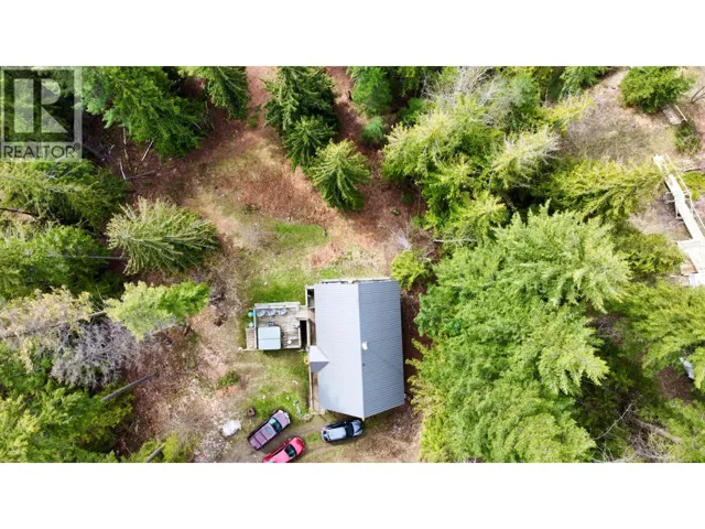 3000 Vickers Trail, Anglemont, British Columbia V0E1M8