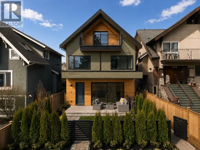 1 2755 W 11TH AVENUE, Vancouver, British Columbia V6K2L8
