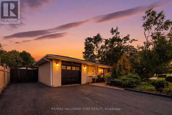 30 HARDING AVENUE, Barrie (Cundles East), Ontario L4M3K2