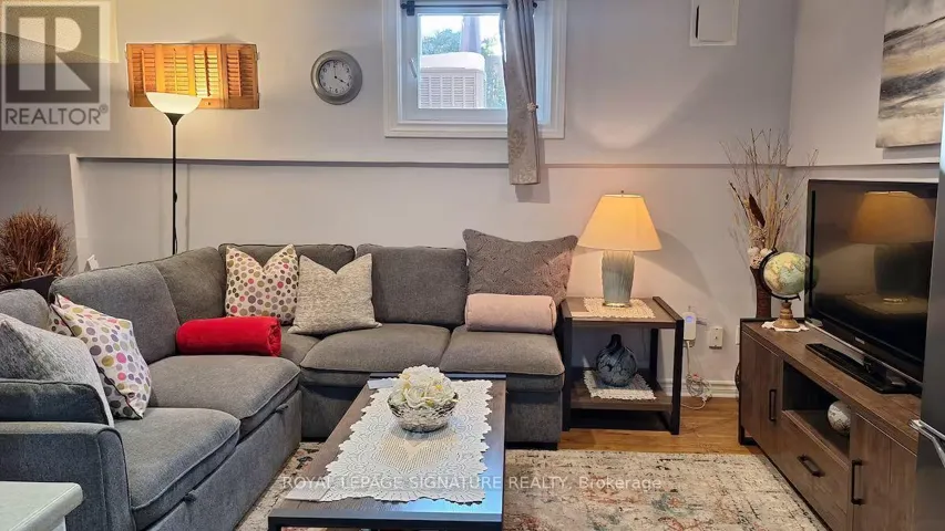 6 BLAIRVILLE STREET, Toronto (Bathurst Manor), Ontario M3H5Y5