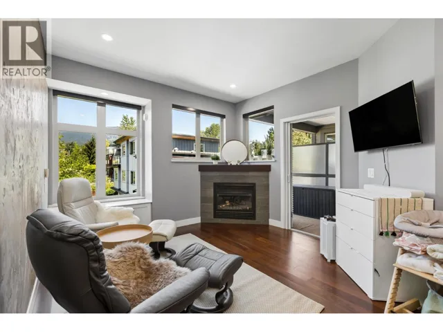 303 116 W 23RD STREET, North Vancouver, British Columbia V7M2A9