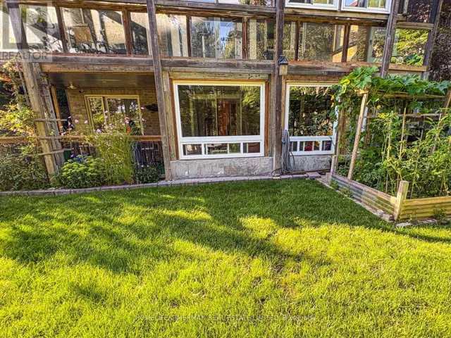 17 BREDA COURT, Richmond Hill (South Richvale), Ontario L4C6E1