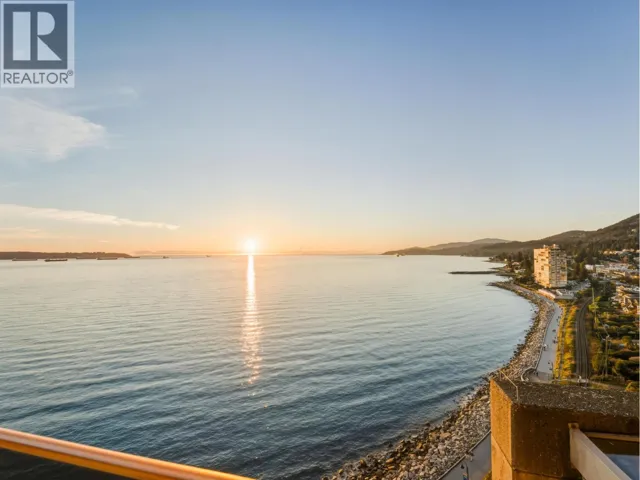 10 2250 BELLEVUE AVENUE, West Vancouver, British Columbia V7V1C6