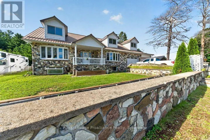 17 WEST PARK LANE/ 32 TALL PINE ROAD, Addington Highlands, Ontario K0H2G0