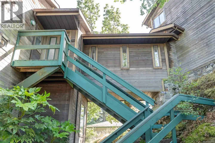 3574 McInnis Rise, Saanich, British Columbia V8P5M7