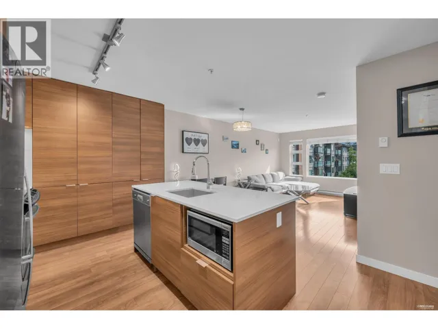 401 1677 LLOYD AVENUE, North Vancouver, British Columbia V7P0B1