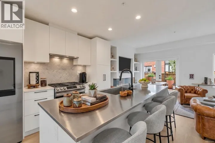 137 535 E 2ND STREET, North Vancouver, British Columbia V7L1E1