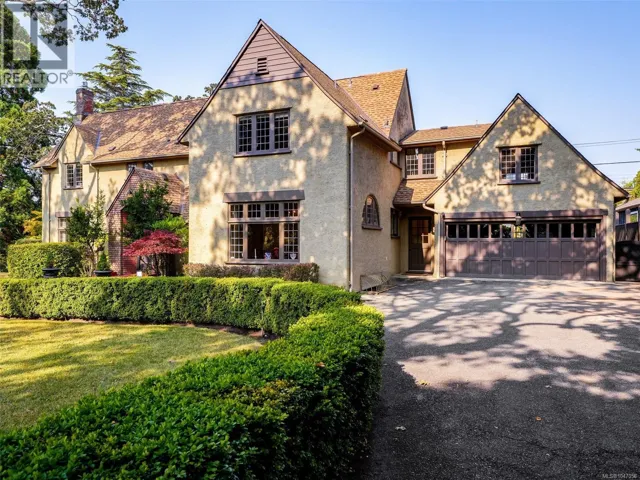 3000 Uplands Rd, Oak Bay, British Columbia V8R6B1