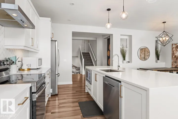 9340 226 ST NW, Edmonton, Alberta T5T7R5