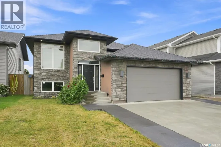 215 Padget CRESCENT, Saskatoon, Saskatchewan S7W0H4