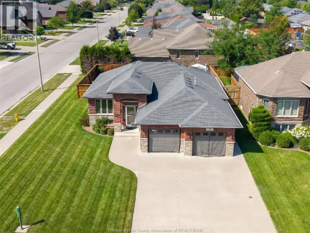 35 MARSHWOODS BOULEVARD, Kingsville, Ontario N9Y0A7