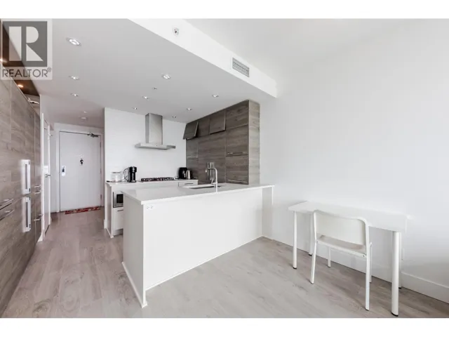 3006 7388 KINGSWAY, Burnaby, British Columbia V3N0G9