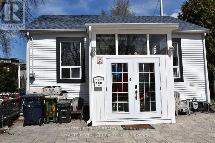 966 DUNDAS STREET E, Toronto (South Riverdale), Ontario M4M1R5