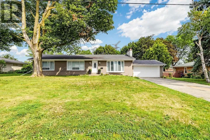 8 LONGBRIDGE ROAD, Vaughan (Uplands), Ontario L4J1L5
