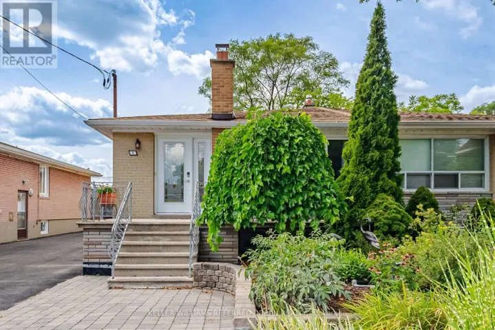 4 CAMEO CRESCENT, Toronto (Rockcliffe-Smythe), Ontario M6N2K5