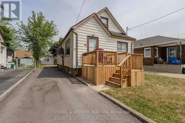 61 HAMILTON STREET, St. Catharines (Western Hill), Ontario L2S1K8