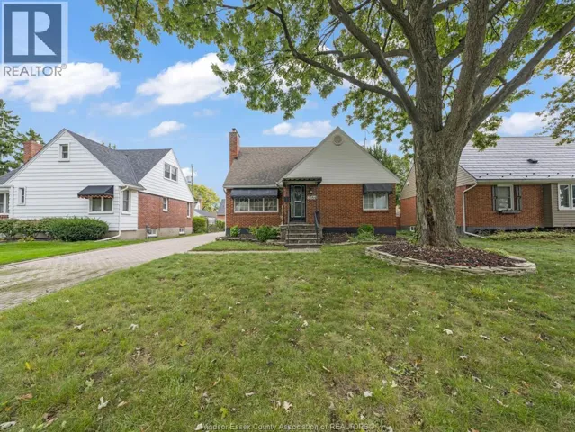 2584 CHILVER, Windsor, Ontario N8W2V9