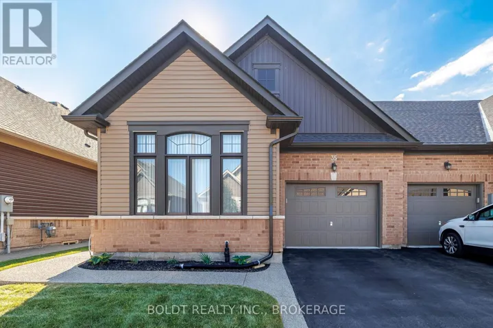 35 COSMOPOLITAN COMMON, St. Catharines (Carlton/Bunting), Ontario L2M0B8