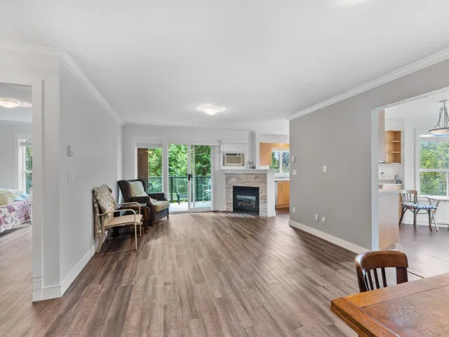 303 20239 MICHAUD CRESCENT, Langley, British Columbia V3A8L1