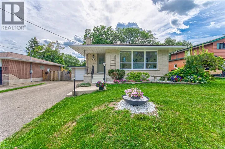 104 SPRINGBANK Crescent, Kitchener, Ontario N2M4P7
