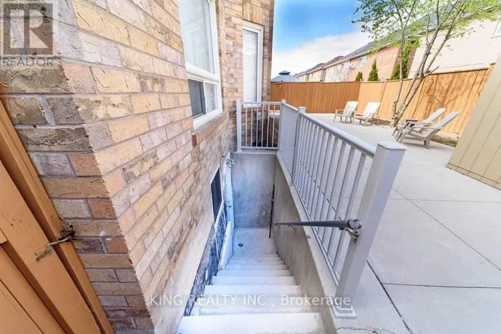 BASEMENT - 8 FERNCROFT PLACE, Brampton (Fletcher's Meadow), Ontario L7A2Z6