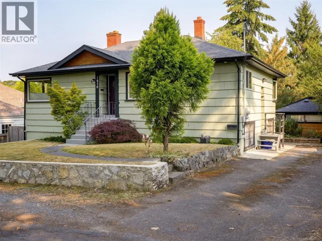 1050 Leslie Dr, Saanich, British Columbia V8X2Y8