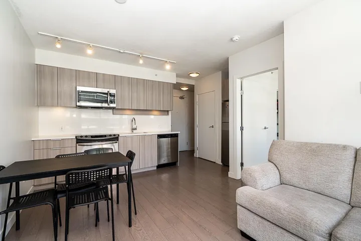 2302 13308 CENTRAL AVENUE, Surrey, British Columbia V3T0M4