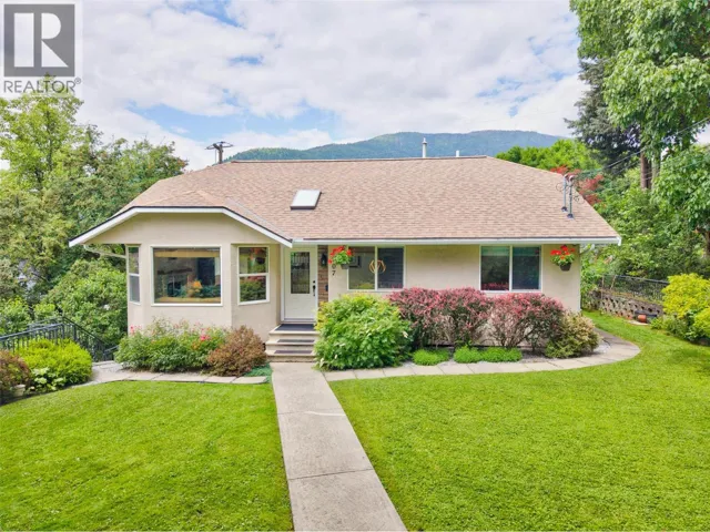 1007 Hoover Street, Nelson, British Columbia V1L4X9