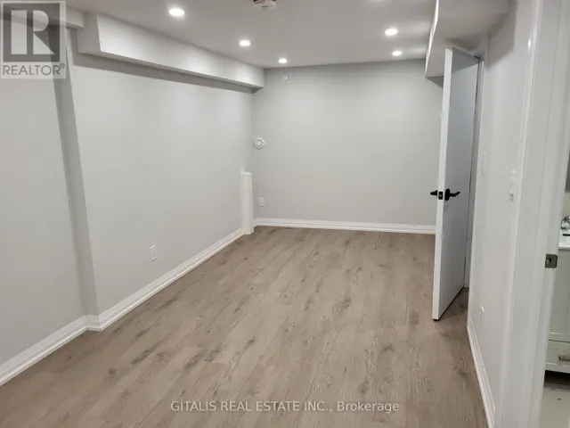 B2 - 195 OAKMOUNT ROAD N, Toronto (High Park North), Ontario M6P2N1