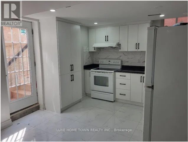 23 CASTLEHILL ROAD, Brampton (Northwood Park), Ontario L6X4E3
