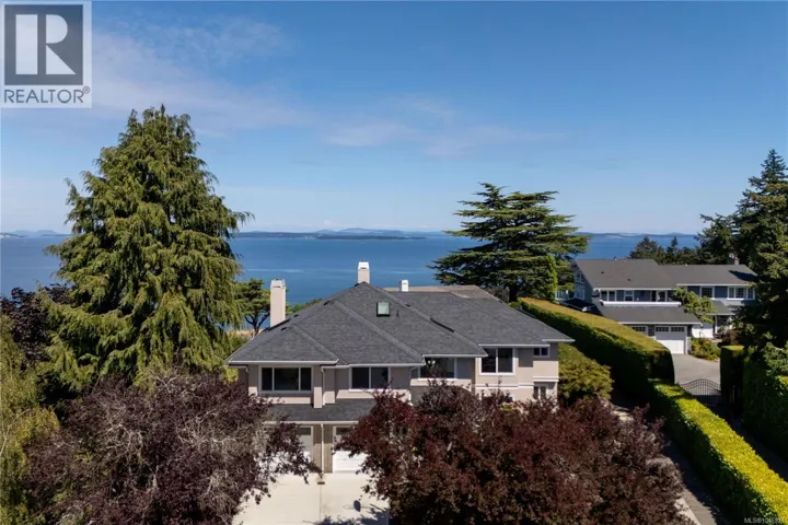 4596 Bonnieview Pl, Saanich, British Columbia V8N3V6