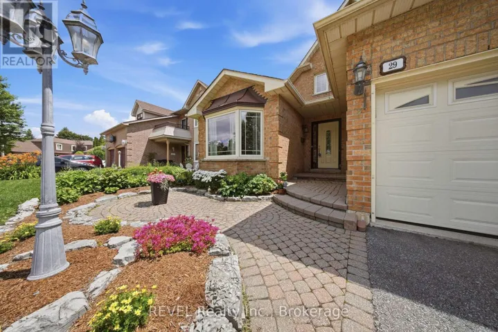 29 STRATTON CRESCENT, Whitby (Rolling Acres), Ontario L1R1V4