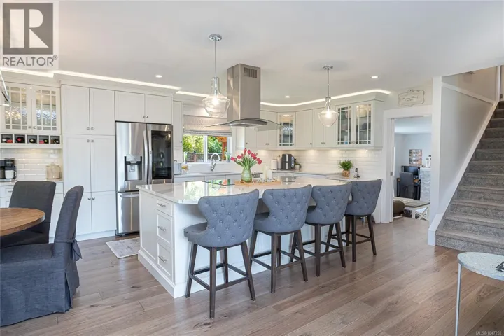 7859 Simpson Rd, Central Saanich, British Columbia V8M2H3