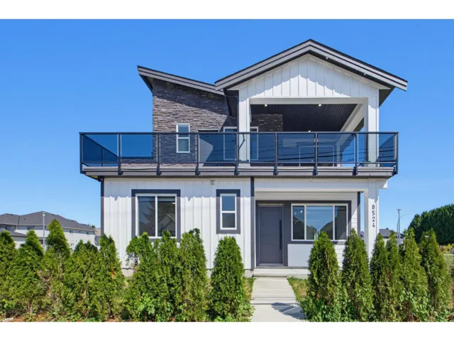 8524 CEDAR STREET, Mission, British Columbia V2S1A1