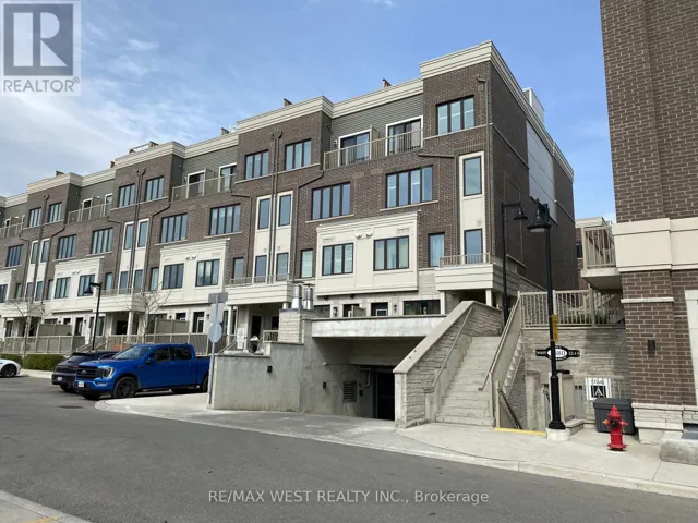 18 - 95 EASTWOOD PARK GARDENS, Toronto (Long Branch), Ontario M8W0B9