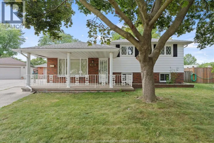 5400 LYNDON COURT, Windsor, Ontario N8T1N8