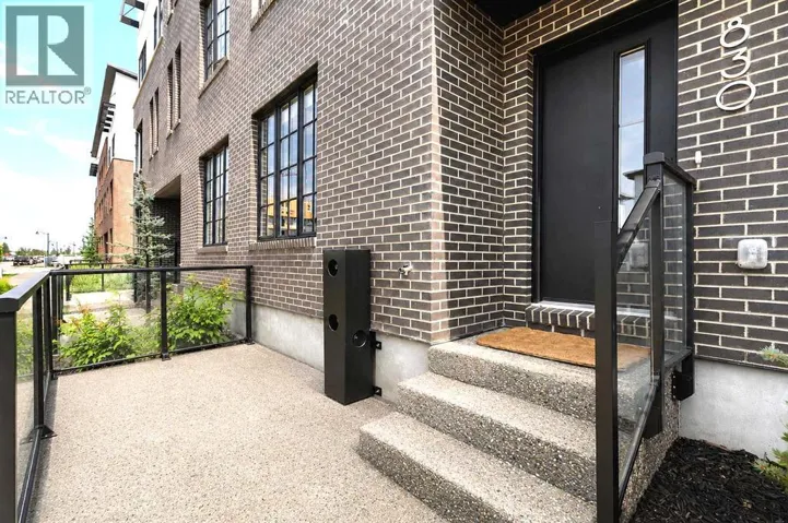 830 81 Street SW, Calgary, Alberta T3H6H9