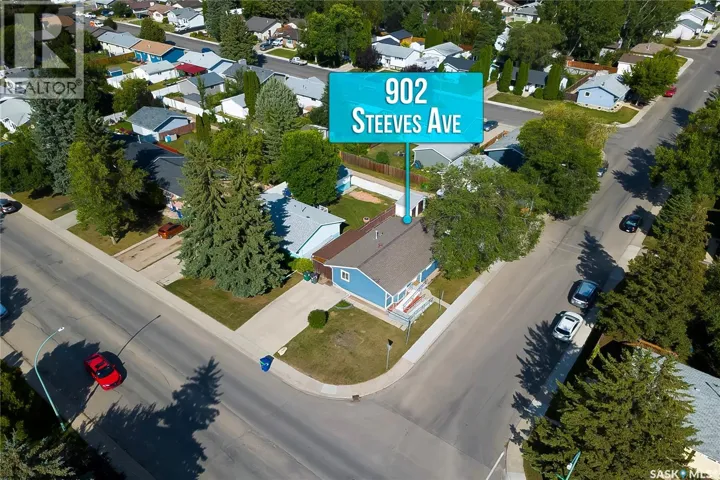 902 Steeves AVENUE, Saskatoon, Saskatchewan S7L5N4